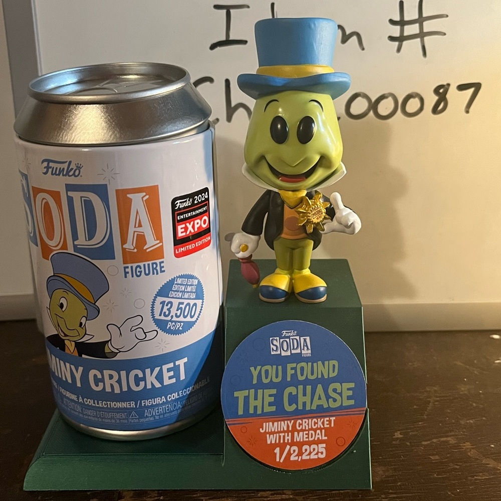 Funko Soda CHASE Jiminy Cricket C2E2 2024 shared limited edition Disney figure